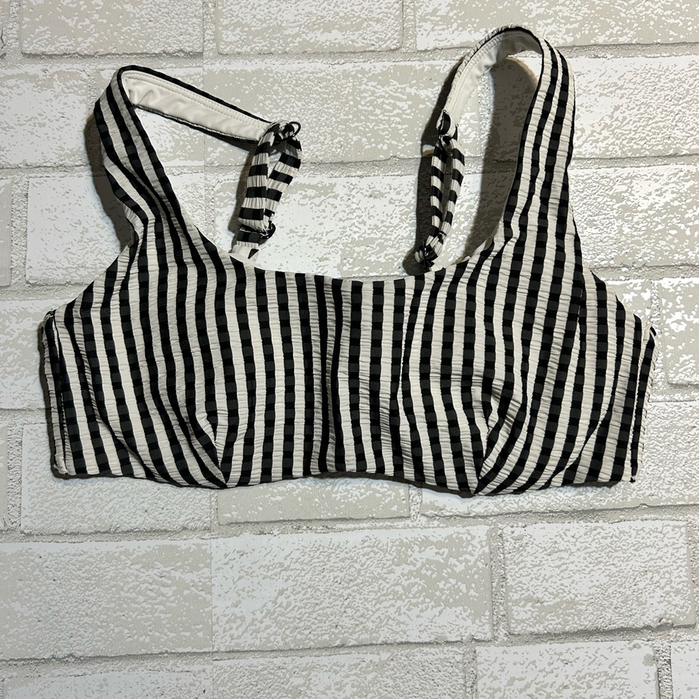Athleta Monochrome Striped Top